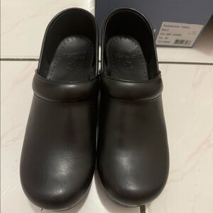 dansko professional cabrio black clog 39